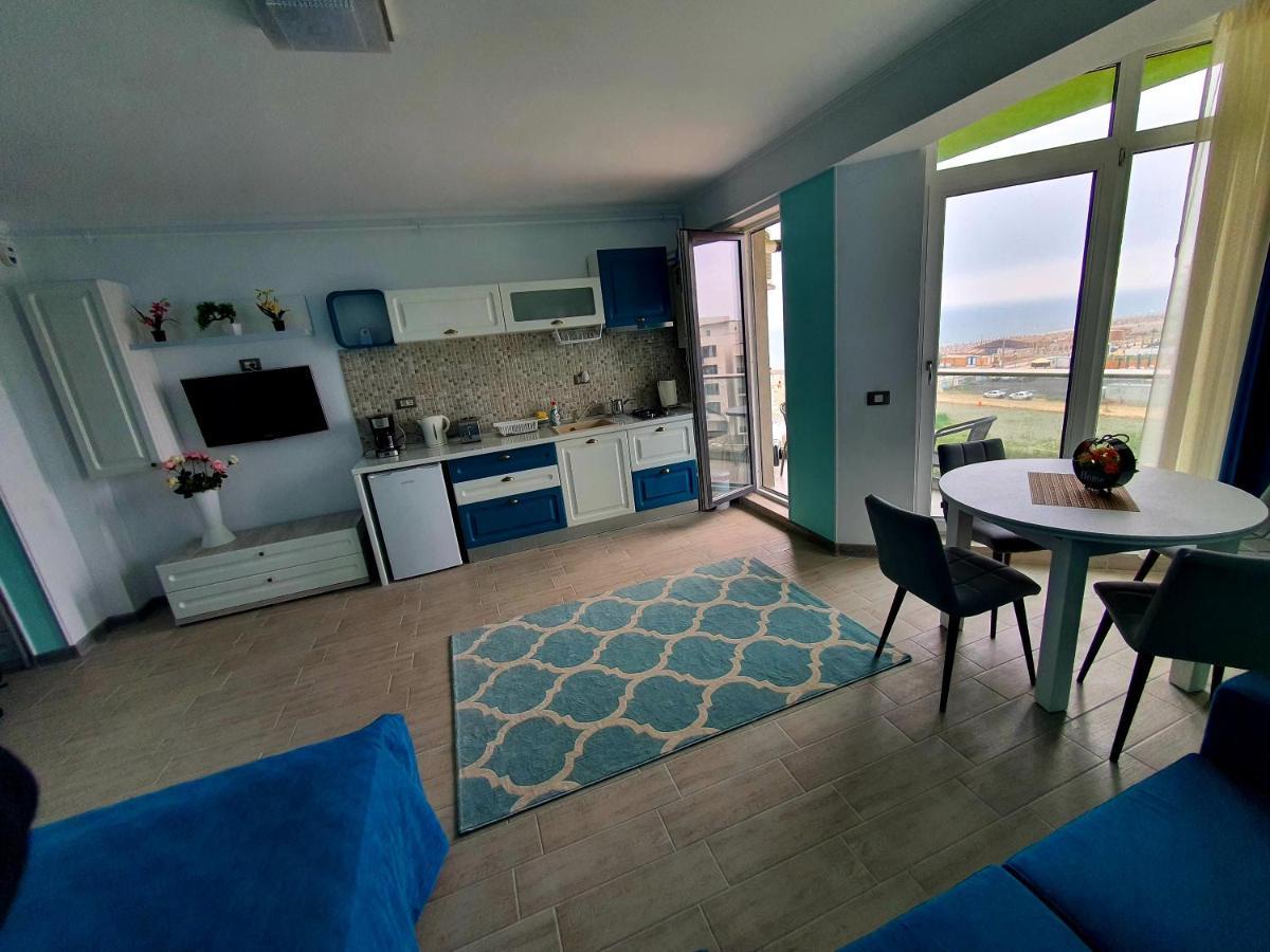 Alezzi Majestic Apartments 97 Navodari Exterior photo